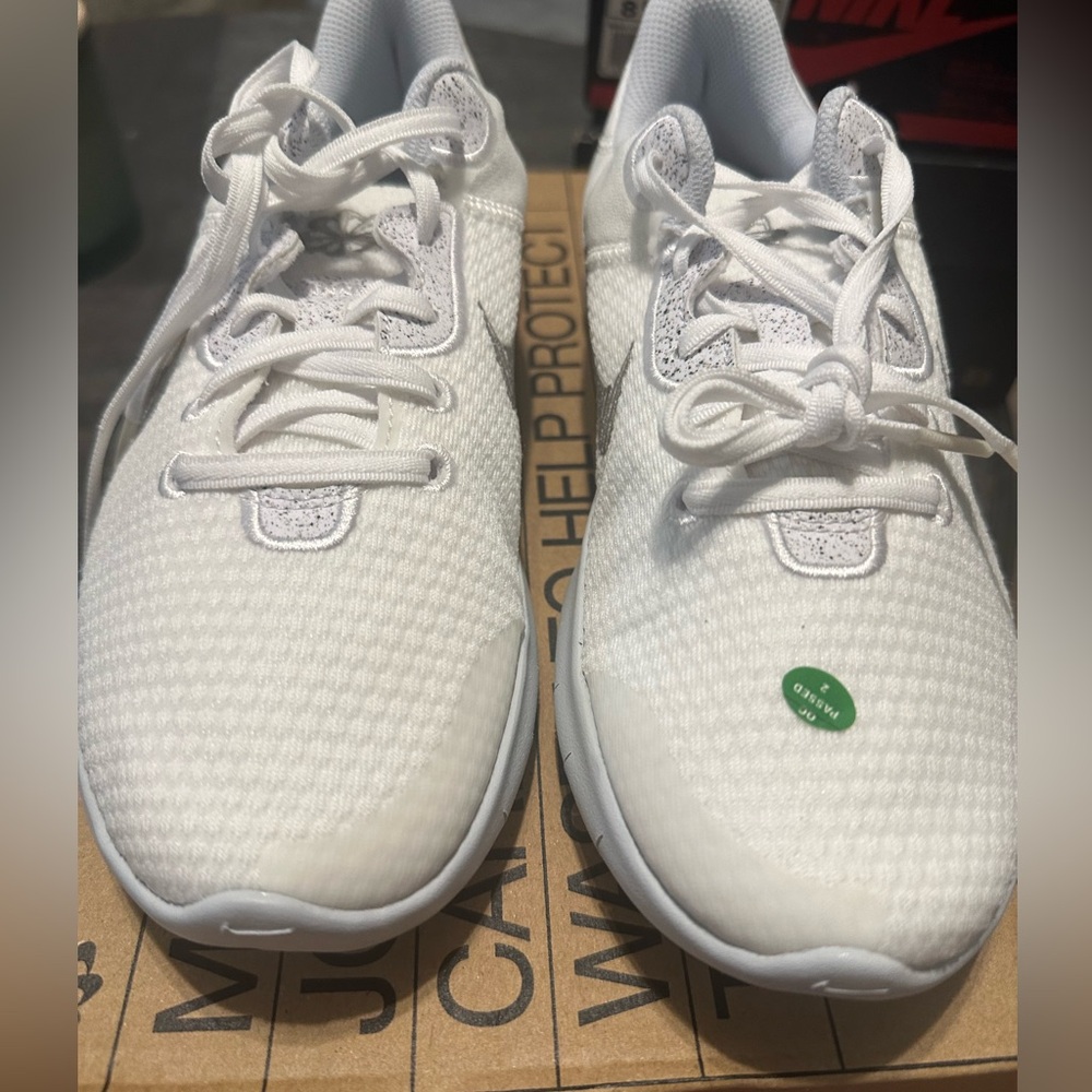 Nike Flex Experience White Brand New with Box never worn Women’s 8
